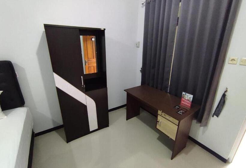 בית מלון כפרי Reddoorz Syariah Near Alun Alun Purwokerto 2