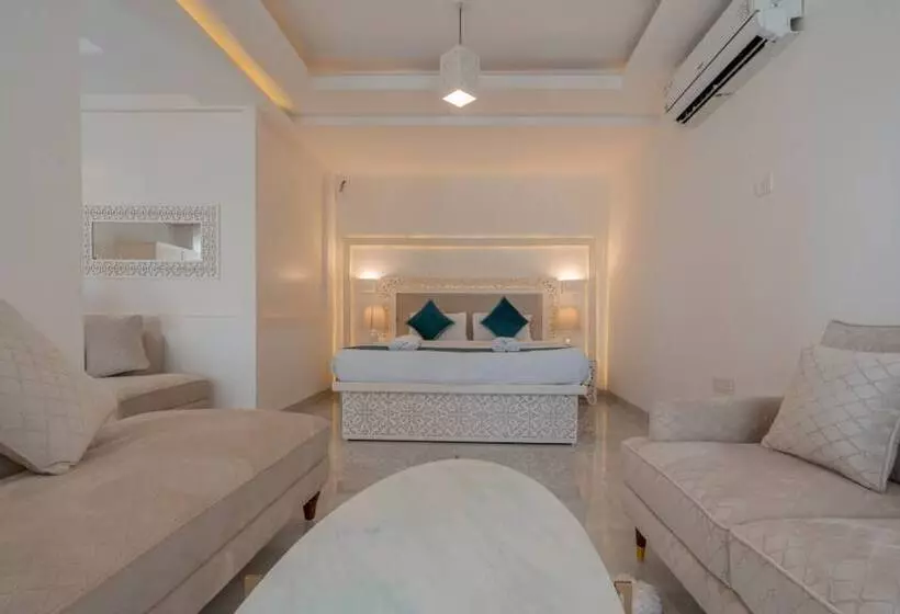 Lillywoods Zac Beach Resort, Calangute