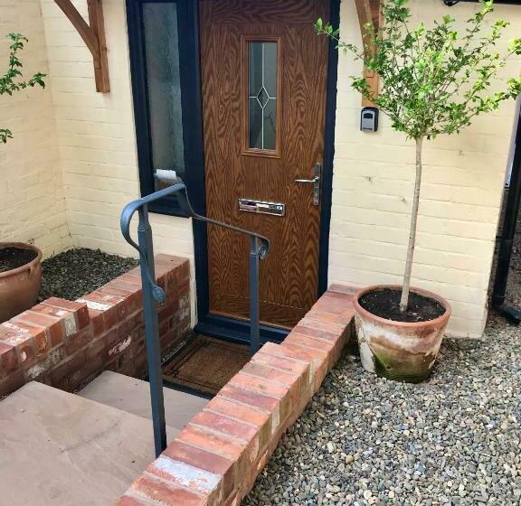 膳宿费 The Costrel