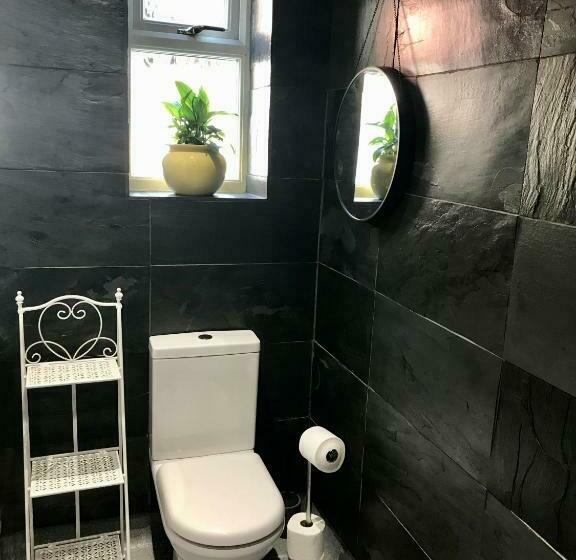 膳宿费 The Costrel