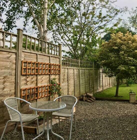 膳宿费 The Costrel