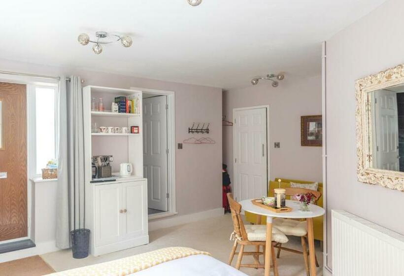 膳宿费 The Costrel