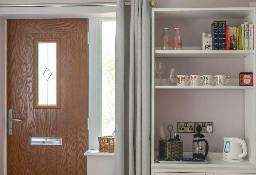 膳宿费 The Costrel