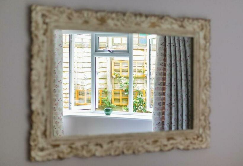 膳宿费 The Costrel