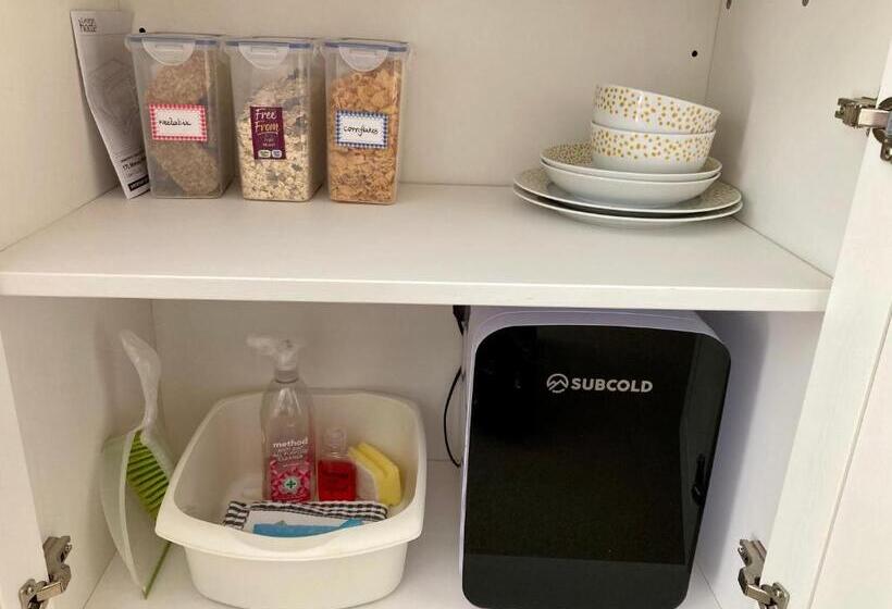 膳宿费 The Costrel