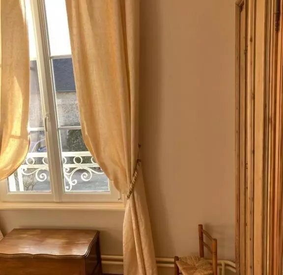 ベッドアンドブレックファースト Les Chambres D Omaha Beach Etablissement Avec Deux Chambres D Hôtes, Petit Déjeuner Compris Fait Mai