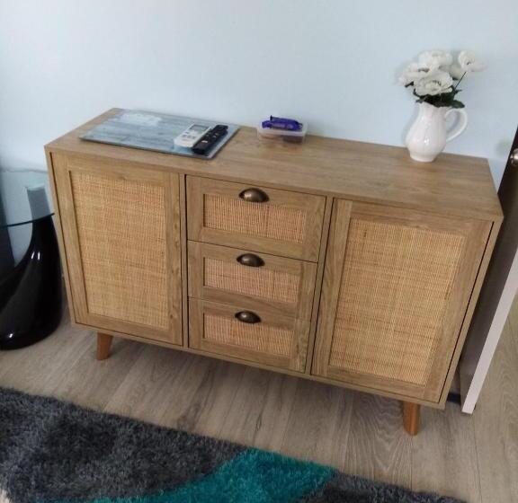 פנסיון Three Bedrooms Two Bathrooms Ground Floor Only Not The Whole House