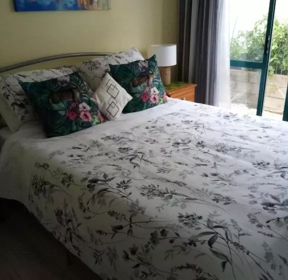 پانسیون Three Bedrooms Two Bathrooms Ground Floor Only Not The Whole House