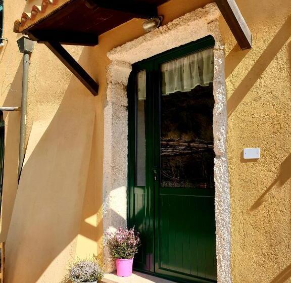 هتل Agriturismo Alveare