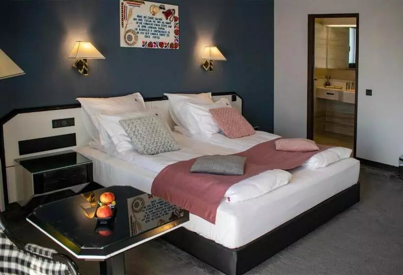 Majatalo La Conacul Vesel