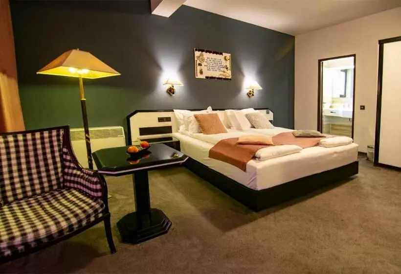 Majatalo La Conacul Vesel