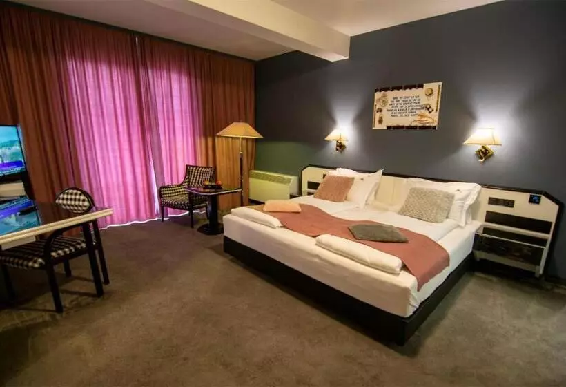 Majatalo La Conacul Vesel