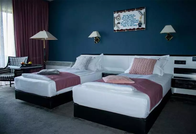 Majatalo La Conacul Vesel