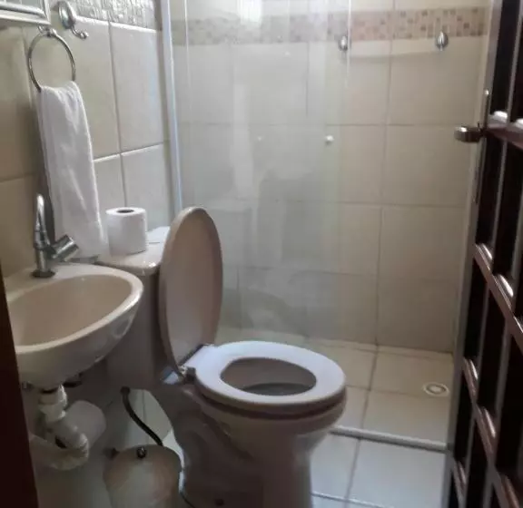 ペンション Suites Economicas
