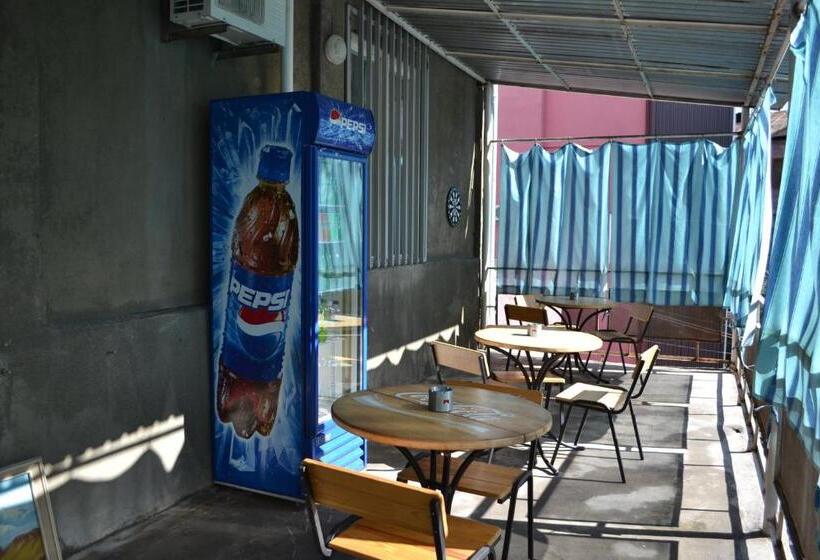 هاستل Bridge House Yerevan Armenia