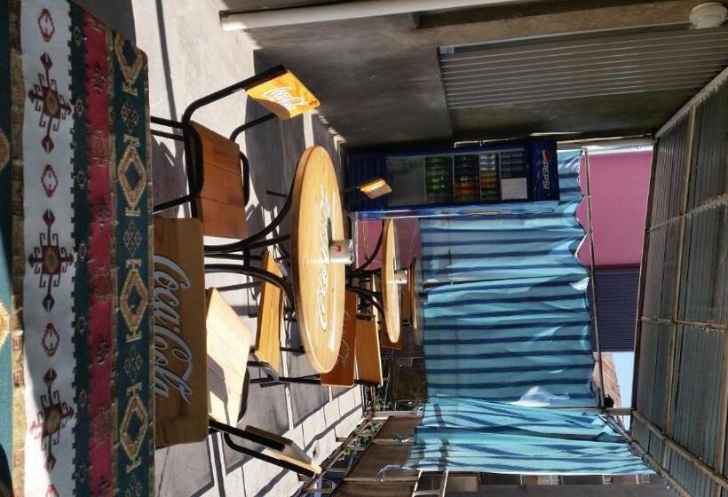 هاستل Bridge House Yerevan Armenia