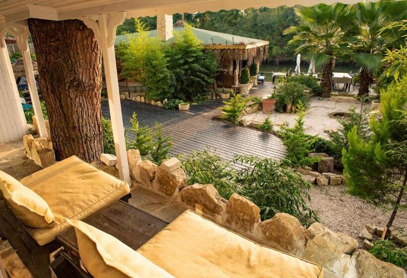 تختخواب و صبحانه Lethe Exclusive