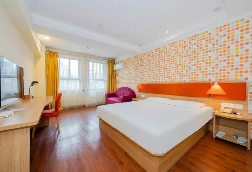 هتل Home Inn Chongqing Lianglukou Station