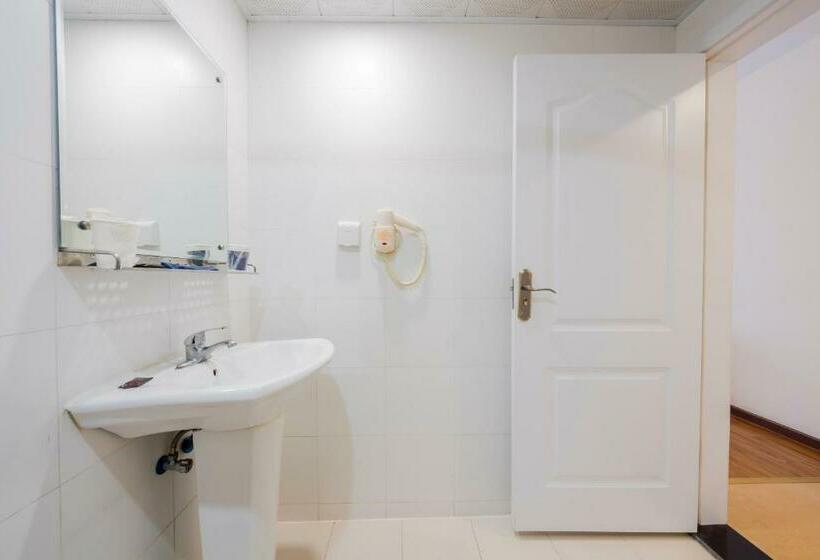 هتل Home Inn Chongqing Lianglukou Station