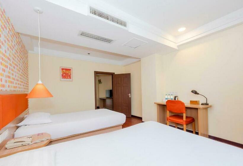 هتل Home Inn Chongqing Lianglukou Station