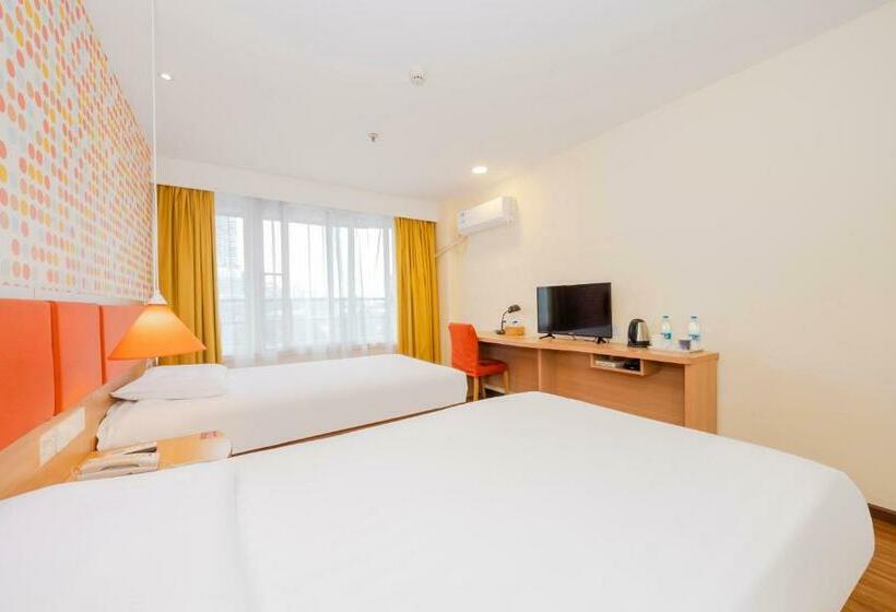 هتل Home Inn Chongqing Lianglukou Station