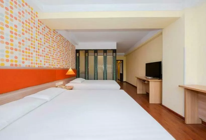 هتل Home Inn Chongqing Lianglukou Station