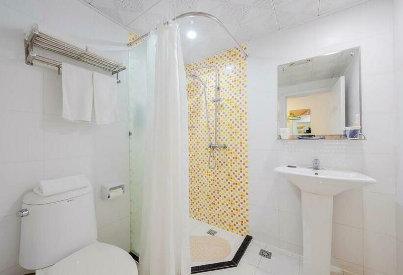 هتل Home Inn Chongqing Lianglukou Station