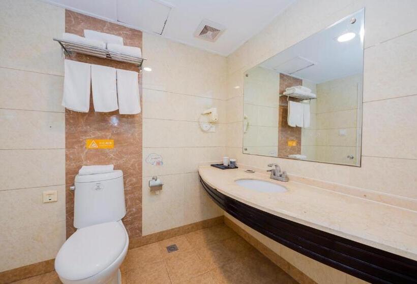 هتل Home Inn Chongqing Lianglukou Station