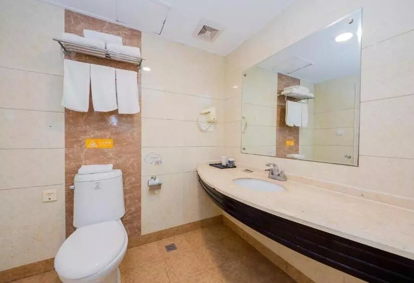 هتل Home Inn Chongqing Lianglukou Station