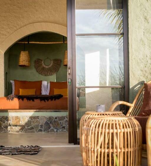 Пансион Drop In Surf Lodge