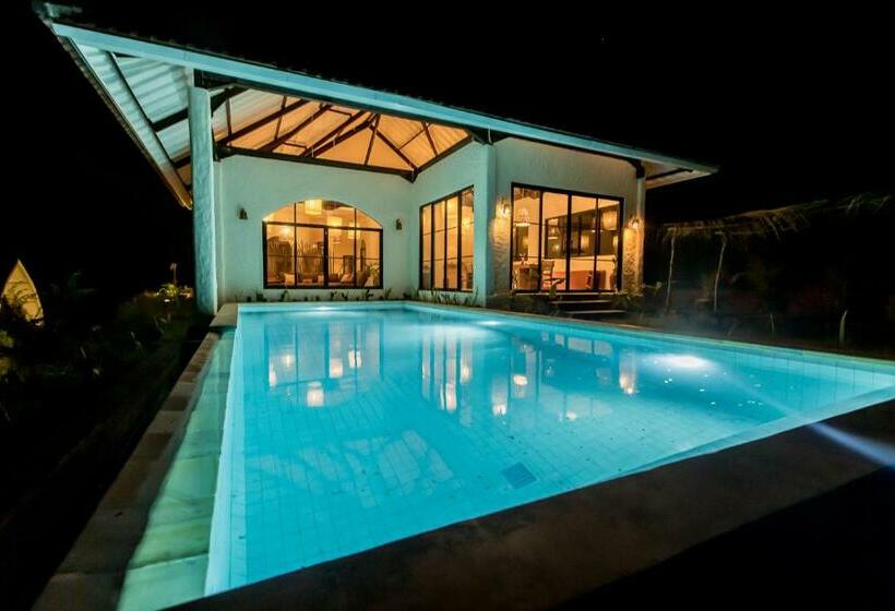 Пансион Drop In Surf Lodge