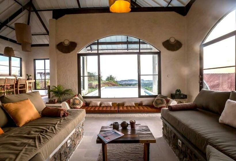 Пансион Drop In Surf Lodge