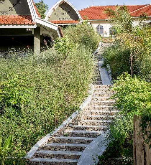 Пансион Drop In Surf Lodge