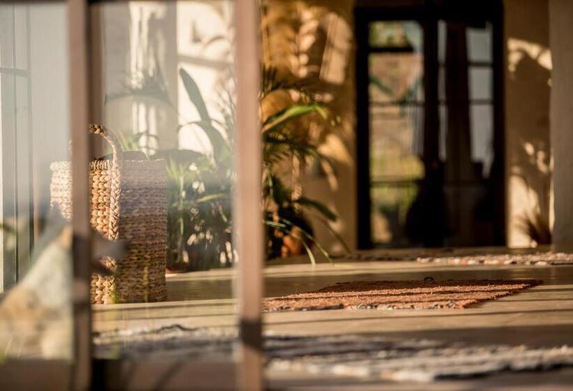 Пансион Drop In Surf Lodge