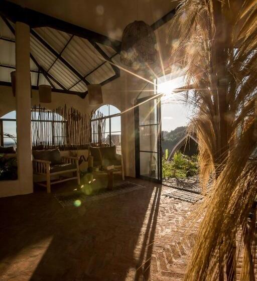 Пансион Drop In Surf Lodge