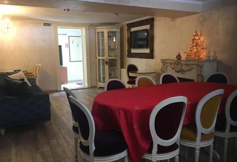 بنسيون Vila Cameea