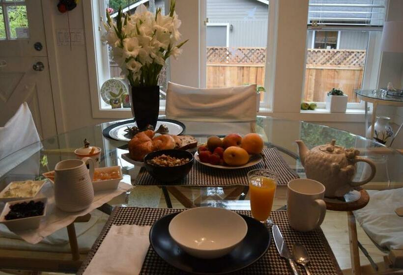 Rathtrevor Beach B&b