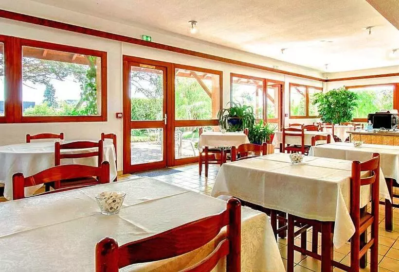 Brit Hotel Confort Pau Lons