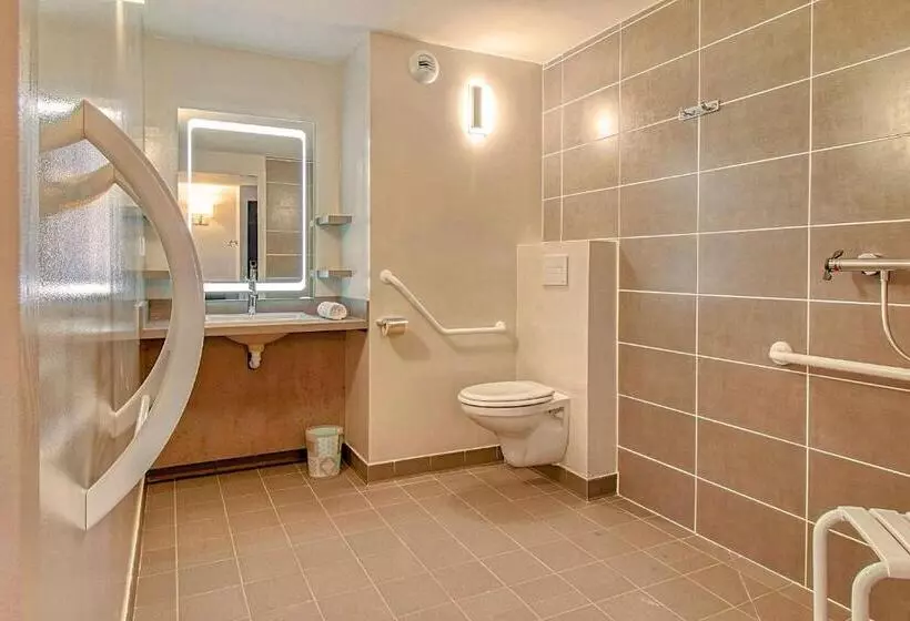 Brit Hotel Confort Pau Lons