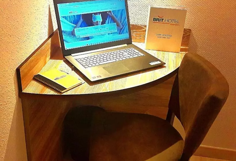 Brit Hotel Confort Pau Lons