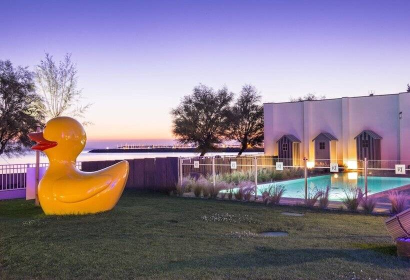 هتل Chateau Des Tourelles, Thalasso Et Piscine D Eau De Mer Chauffee