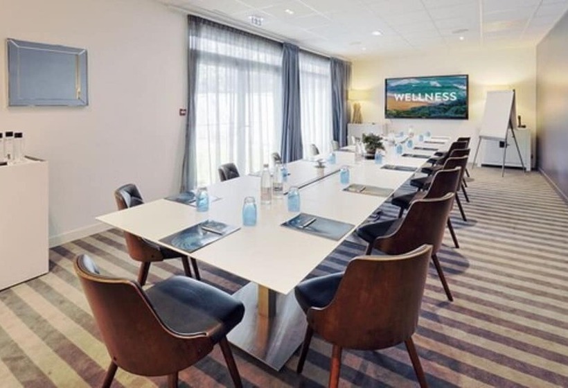 هتل Chateau Des Tourelles, Thalasso Et Piscine D Eau De Mer Chauffee