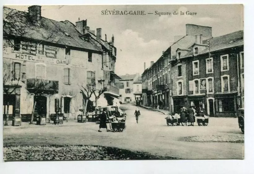 ホテル Hôtel De La Gare Sévérac