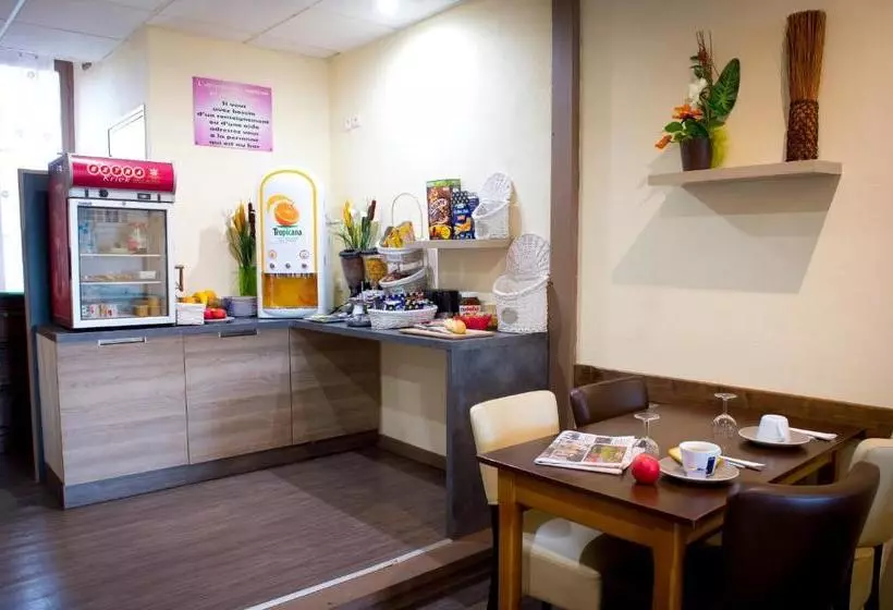 ホテル Hôtel De La Gare Sévérac