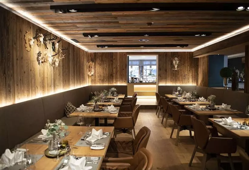 Отель Edelweiss