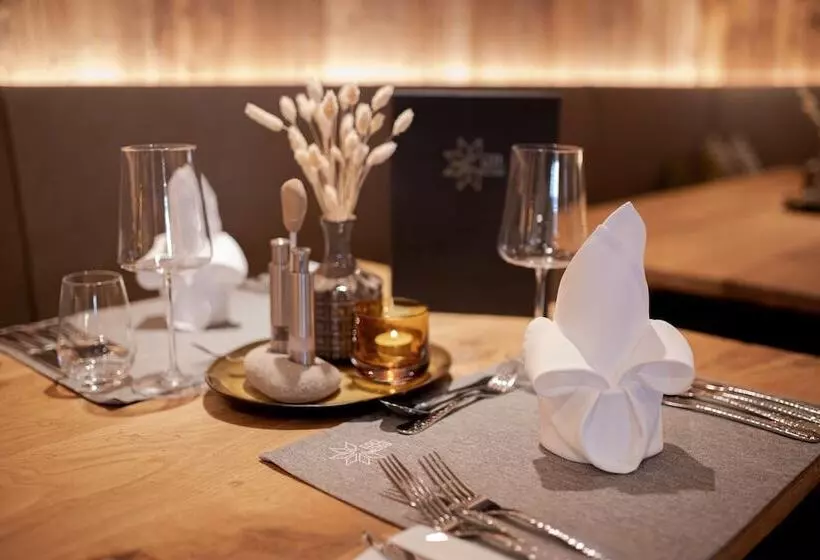 Отель Edelweiss