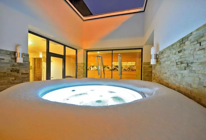 Отель Edelweiss