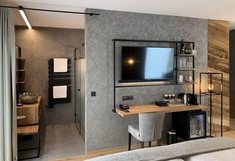 Отель Edelweiss