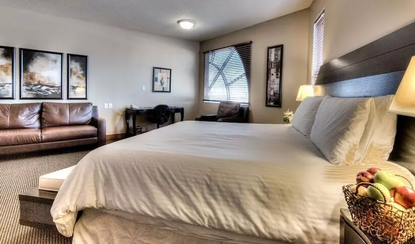 Отель Podollan Inn & Spa  Grande Prairie