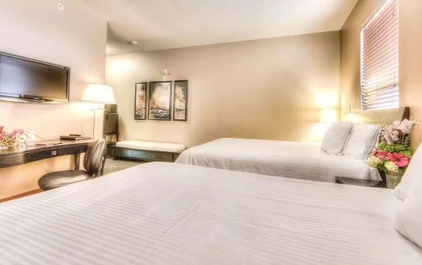 Отель Podollan Inn & Spa  Grande Prairie
